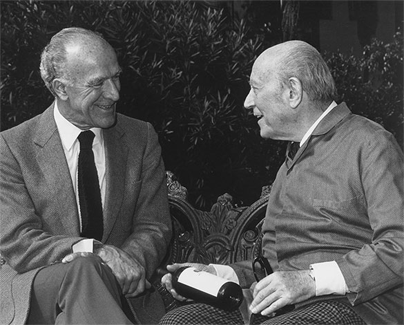 Baron Philippe de Rothschild talking to Robert Mondavi